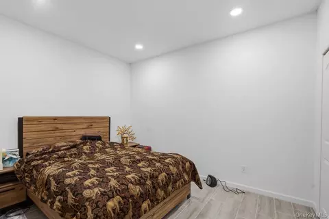 Bedroom - 46102 Silver Birch Ln, Plainview, NY 11803 photo 4 of 8