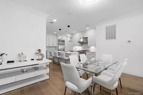 Dining - 46102 Silver Birch Ln, Plainview, NY 11803 photo 3 of 4
