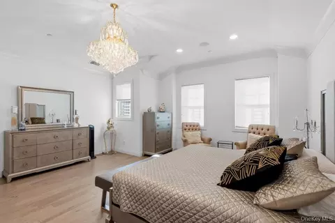 Bedroom - 46102 Silver Birch Ln, Plainview, NY 11803 photo 8 of 8