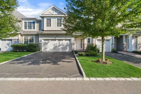 Exterior - 46102 Silver Birch Ln, Plainview, NY 11803 photo 2 of 7