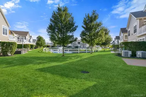 Exterior - 46102 Silver Birch Ln, Plainview, NY 11803 photo 5 of 7