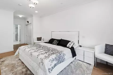 Bedroom - 46102 Silver Birch Ln, Plainview, NY 11803 photo 2 of 8
