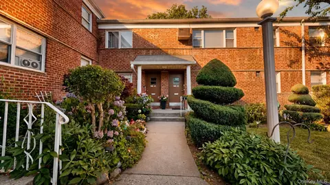 196-43 Dunton Ave #2C, Hollis, NY 11423