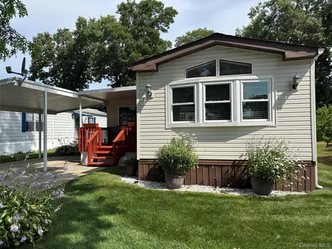 1661 Old Country Rd #233, Riverhead, NY 11901