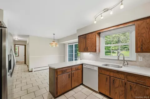 Kitchen - 16 Panel Ln, Florida, NY 10921 photo 5 of 5