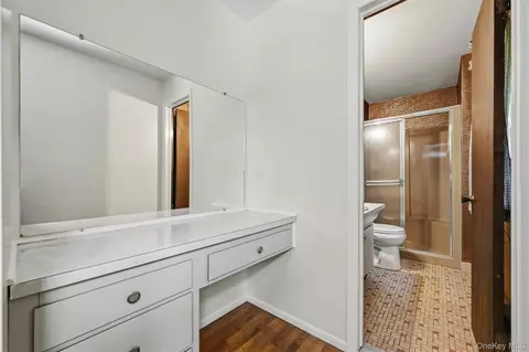 Bath - 16 Panel Ln, Florida, NY 10921 photo 3 of 6