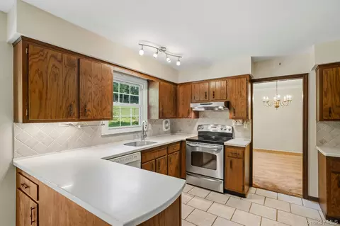 Kitchen - 16 Panel Ln, Florida, NY 10921 photo 2 of 5