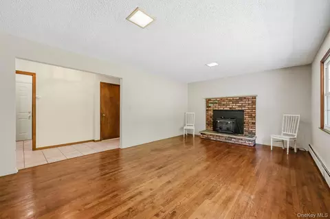 Living - 16 Panel Ln, Florida, NY 10921 photo 4 of 9