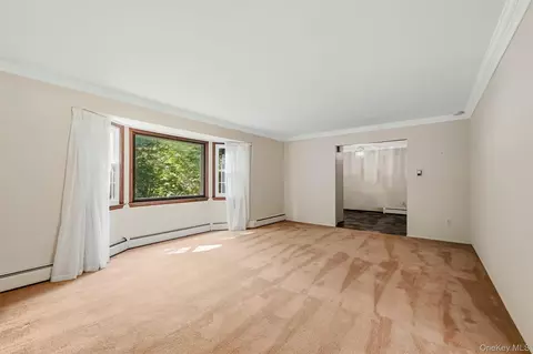 Living - 16 Panel Ln, Florida, NY 10921 photo 2 of 9