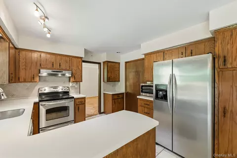 Kitchen - 16 Panel Ln, Florida, NY 10921 photo 3 of 5