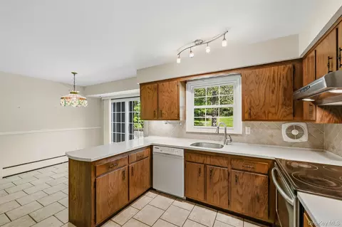Kitchen - 16 Panel Ln, Florida, NY 10921 photo 1 of 5
