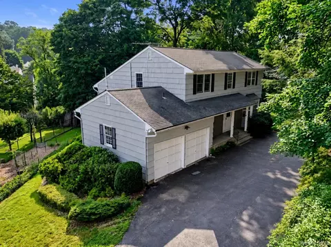 49 E Ridge Ln, New Castle, NY 10549