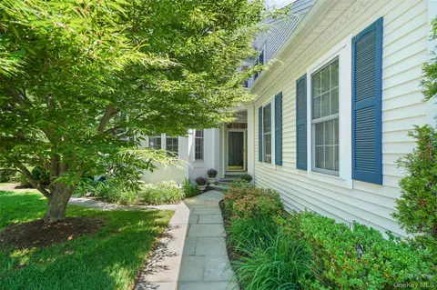 2 Heirloom Ln, Rye Brook, NY 10573