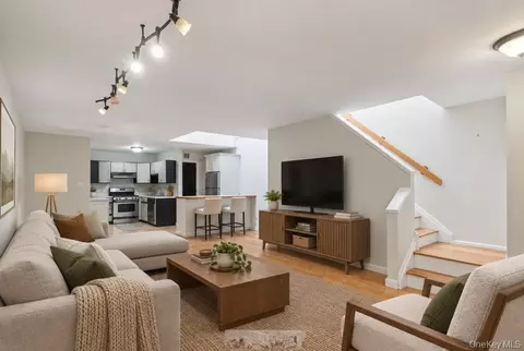 215 Washington St #19, Orangetown, NY 10983