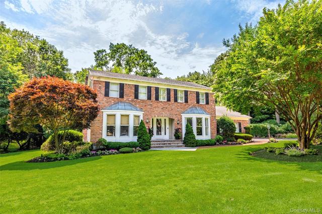 8 Quaker Hill Rd, Stony Brook, NY 11790