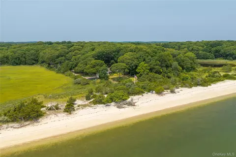 Undisclosed, Peconic, NY 11958