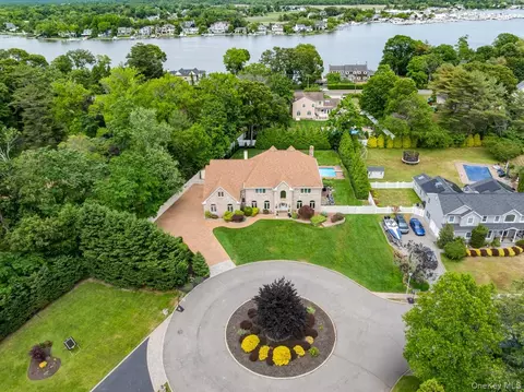15 Teal Cres, Great River, NY 11739