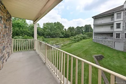28 N De Baun Ave #105, Ramapo, NY 10901