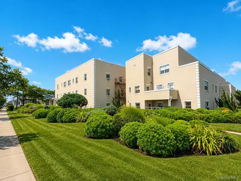 518 Beach 139th St #A6, New York, NY 11694