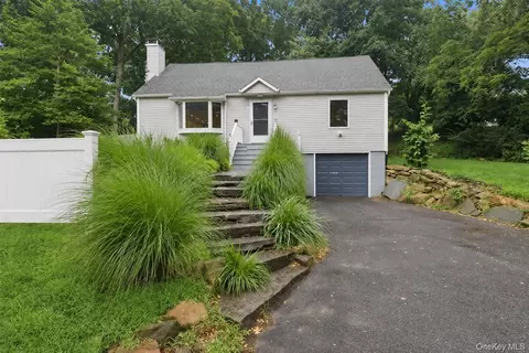 2639 N Wading River Rd, Wading River, NY 11792