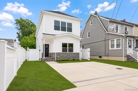 249 Bedford Ave, North Hempstead, NY 11040