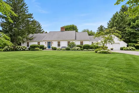 2340 Fairway Dr, Cutchogue, NY 11935