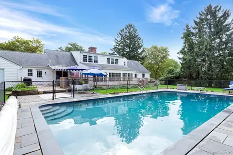 2340 Fairway Dr, Cutchogue, NY 11935