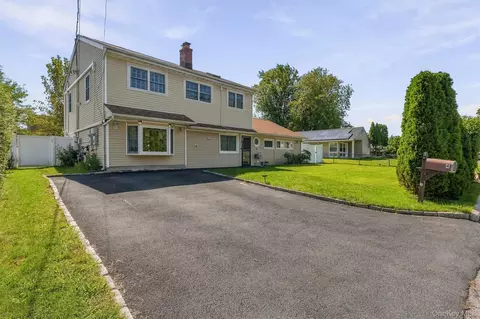 4 Manitou Trl, Greenburgh, NY 10603