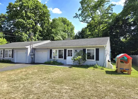 9 Creekview Ct, Wappinger, NY 12590