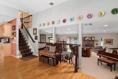 Entry Way - 4 Jerold St, Plainview, NY 11803 photo 1 of 1