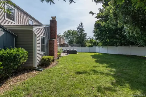 Exterior - 4 Jerold St, Plainview, NY 11803 photo 7 of 7