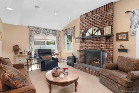 Living - 4 Jerold St, Plainview, NY 11803 photo 3 of 5