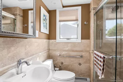Bath - 4 Jerold St, Plainview, NY 11803 photo 2 of 2
