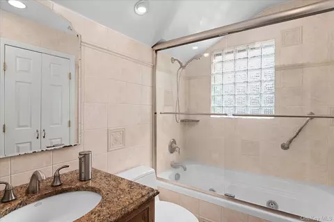 Bath - 4 Jerold St, Plainview, NY 11803 photo 1 of 2