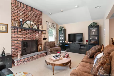 Living - 4 Jerold St, Plainview, NY 11803 photo 1 of 5