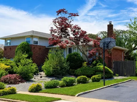 83 Bud Ln, Levittown, NY 11756