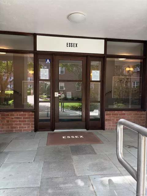 235 Garth Rd #E5G, Scarsdale, NY 10583