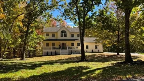 55 Fairway Dr, Minisink, NY 10933