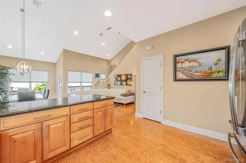 Entry Way - 47 Barley Ln, Patchogue, NY 11772 photo 2 of 4