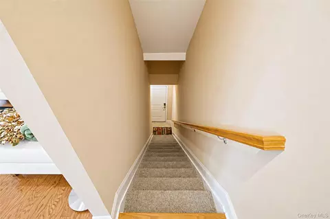 Entry Way - 47 Barley Ln, Patchogue, NY 11772 photo 3 of 4