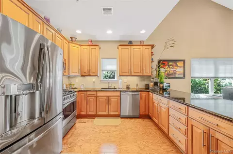 Kitchen - 47 Barley Ln, Patchogue, NY 11772 photo 2 of 3