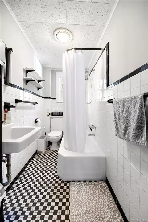 Bath - 86 Maple St, Greenburgh, NY 10522 photo 1 of 2