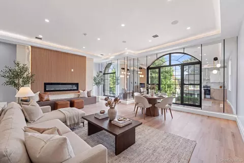 19907 100th Ave, New York, NY 11423