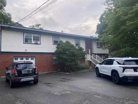 381 W 3rd St, West Islip, NY 11795