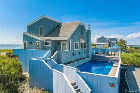 556 Dune Rd, Southampton, NY 11977