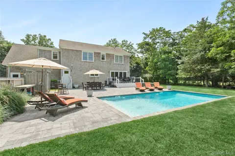 134 Montauk Hwy, Westhampton, NY 11977