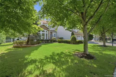 35 Monterrey Dr, Saint James, NY 11780