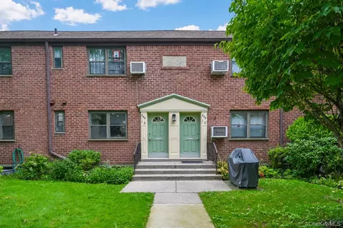 245-12 62 Ave #2ND, Douglaston, NY 11362