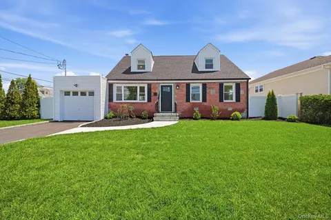 91 Doges Prom Prom, Lindenhurst, NY 11757