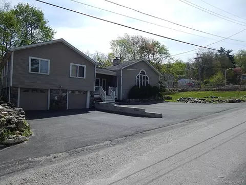 16 Kenton Rd, Patterson, NY 12563
